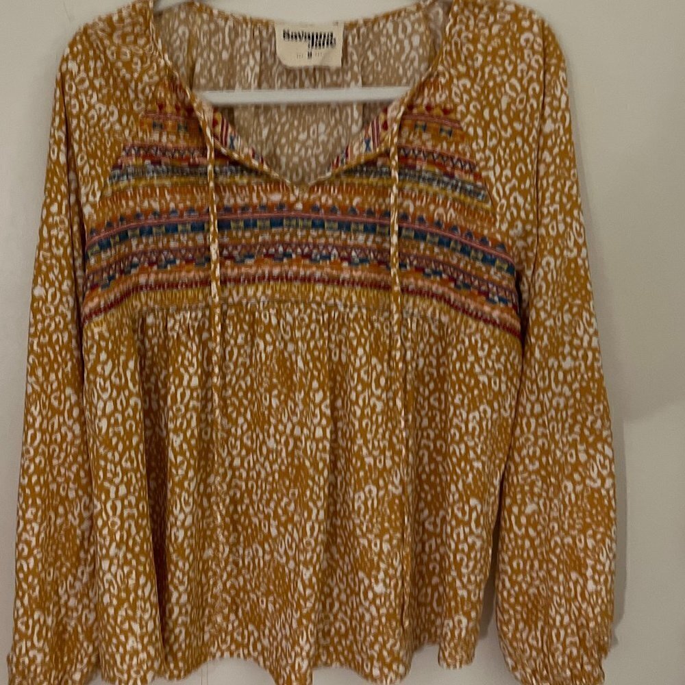Savanna Jane giraffe print embroidered 100% Rayon blouse size M